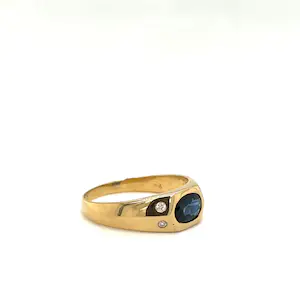 Stilvoller Herrenring in 18 Karat mit feinen Saphir und Brillanten kopen? Bied vanaf 700!