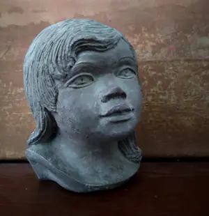 Niet of onleesbaar gesigneerd - buste- sfeervol meisjeskopje kopen? Bied vanaf 1!