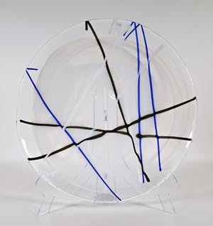 Anna Ehrner - Ronde grote schaal met blauwe en zwarte aders (+ een onbekende schaal) kopen? Bied vanaf 80!