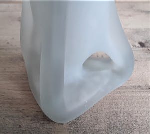 Curiosa - Handgeblazen design vaas/kunst sculptuur: vermoedelijk Fidrio met White Granulat kopen? Bied vanaf 1!