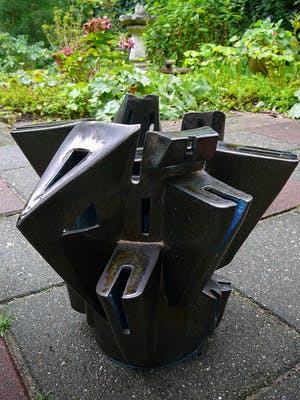 Niet of onleesbaar gesigneerd - Abstract plastiek -1979- kopen? Bied vanaf 100!