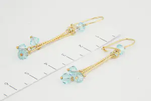 09- Leuke set 14 krt gouden oorsieraden - facetgeslepen lichtblauwe steentjes kopen? Bied vanaf 70!