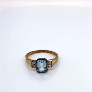 8kt gouden ring+topaas+kleurloze stenen, maat 56/17,75, 1,37 gr verkocht voor € 65!