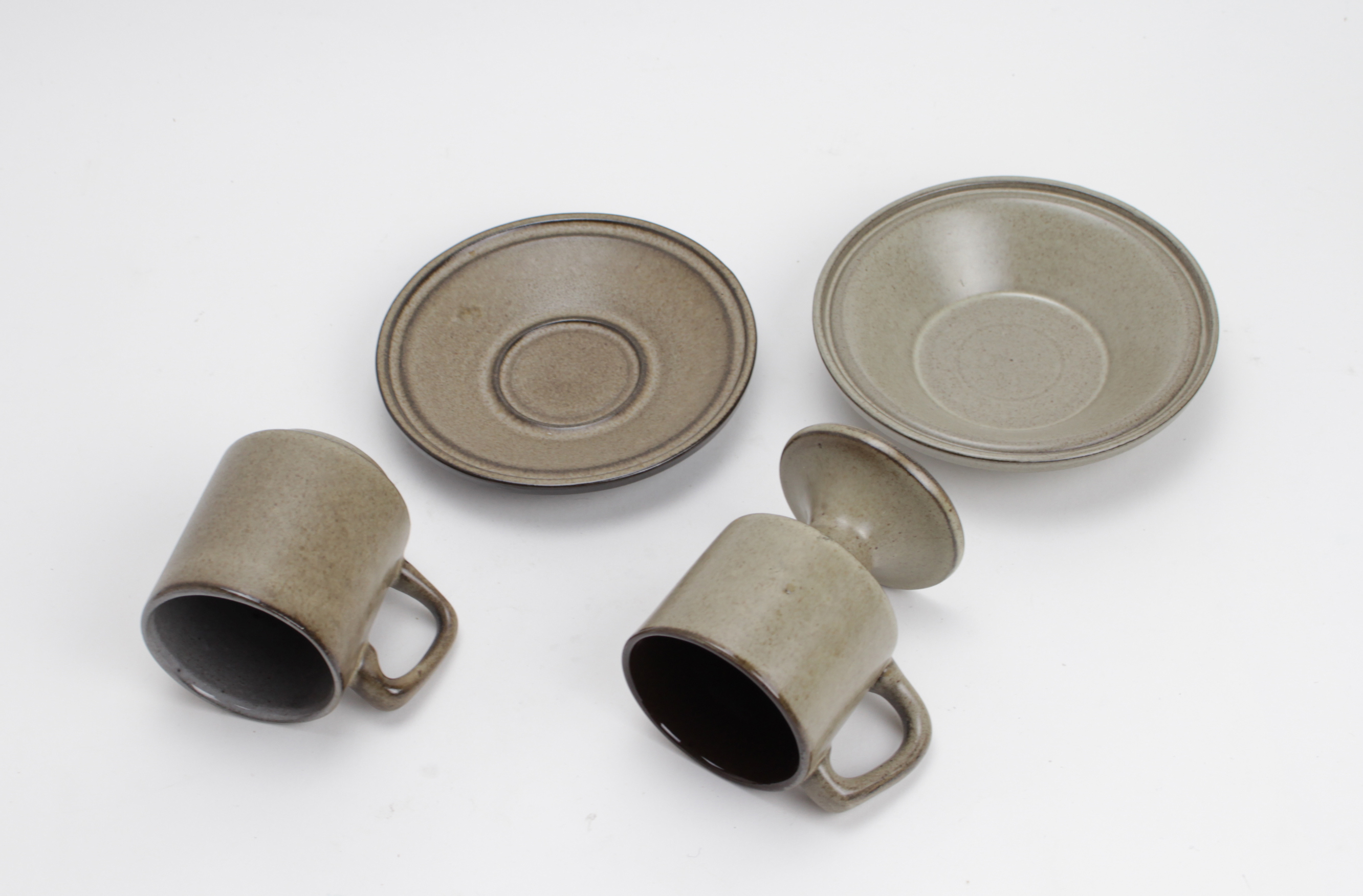 Cor Unum - 2 aardewerk kop en schotels kopen? Bied vanaf 5!