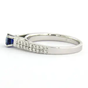 18k gouden ring met saffier en briljant geslepen diamant tot. 0.26ct kopen? Bied vanaf 600!