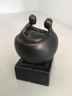 Corry Ammerlaan - Sculptuur “ TAKE CARE “ kopen? Bied vanaf 1!
