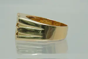 42 - Massief 18 Krt gouden heren ring met fraaie "nugget" afwerking kopen? Bied vanaf 380!