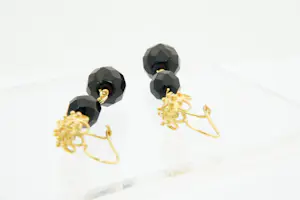 16 - Fraaie set 18 krt gouden oorsieraden - met facetgeslepen zwarte stenen kopen? Bied vanaf 185!