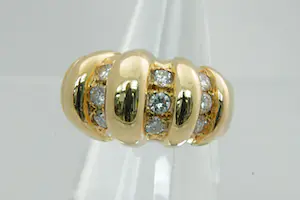 41 - 18 karaat geel gouden diamanten ring gezet met ca 0.90 crt briljant kopen? Bied vanaf 750!