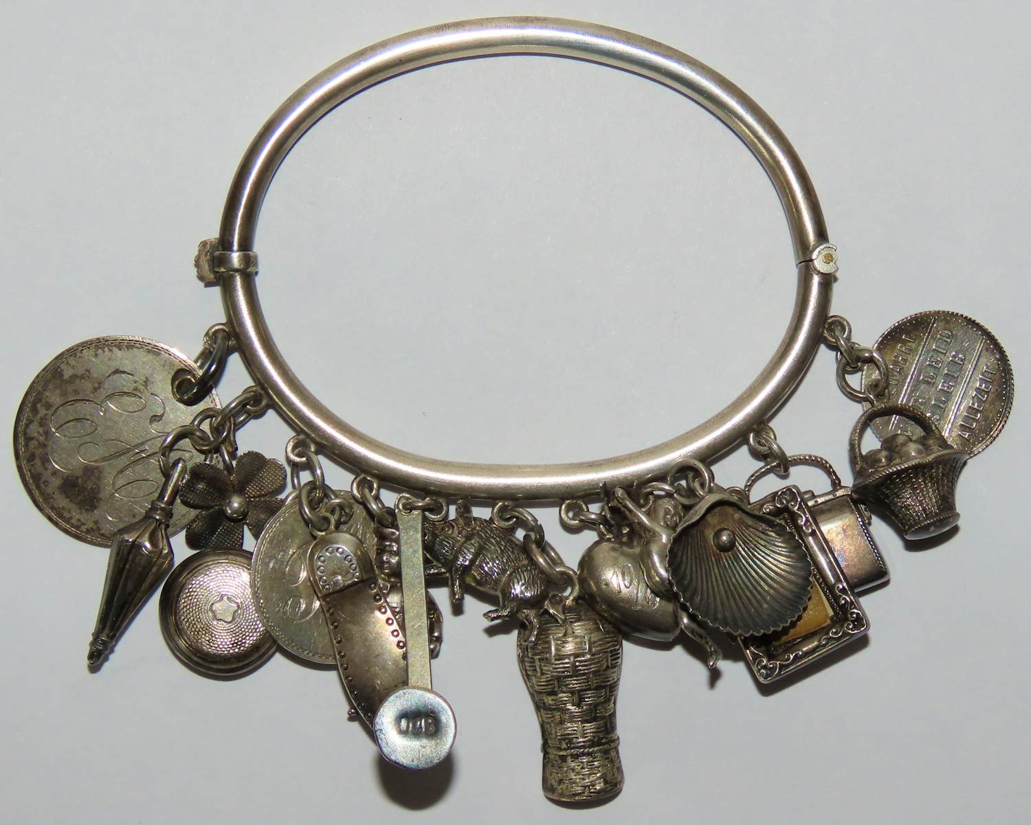 Antieke zilveren (kinder)bedelarmband kopen? Bied vanaf 200!