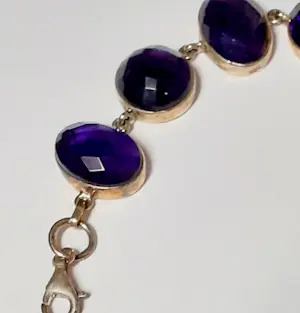 Nieuw zilveren armband bezet met natuurlijke ovale facetgeslepen amethyst kopen? Bied vanaf 100!