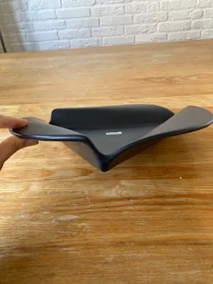 Jeroen Bechtold - Elegante design schaal van Jeroen Bechtold – sculpturaal , jaren 80ig kopen? Bied vanaf 75!