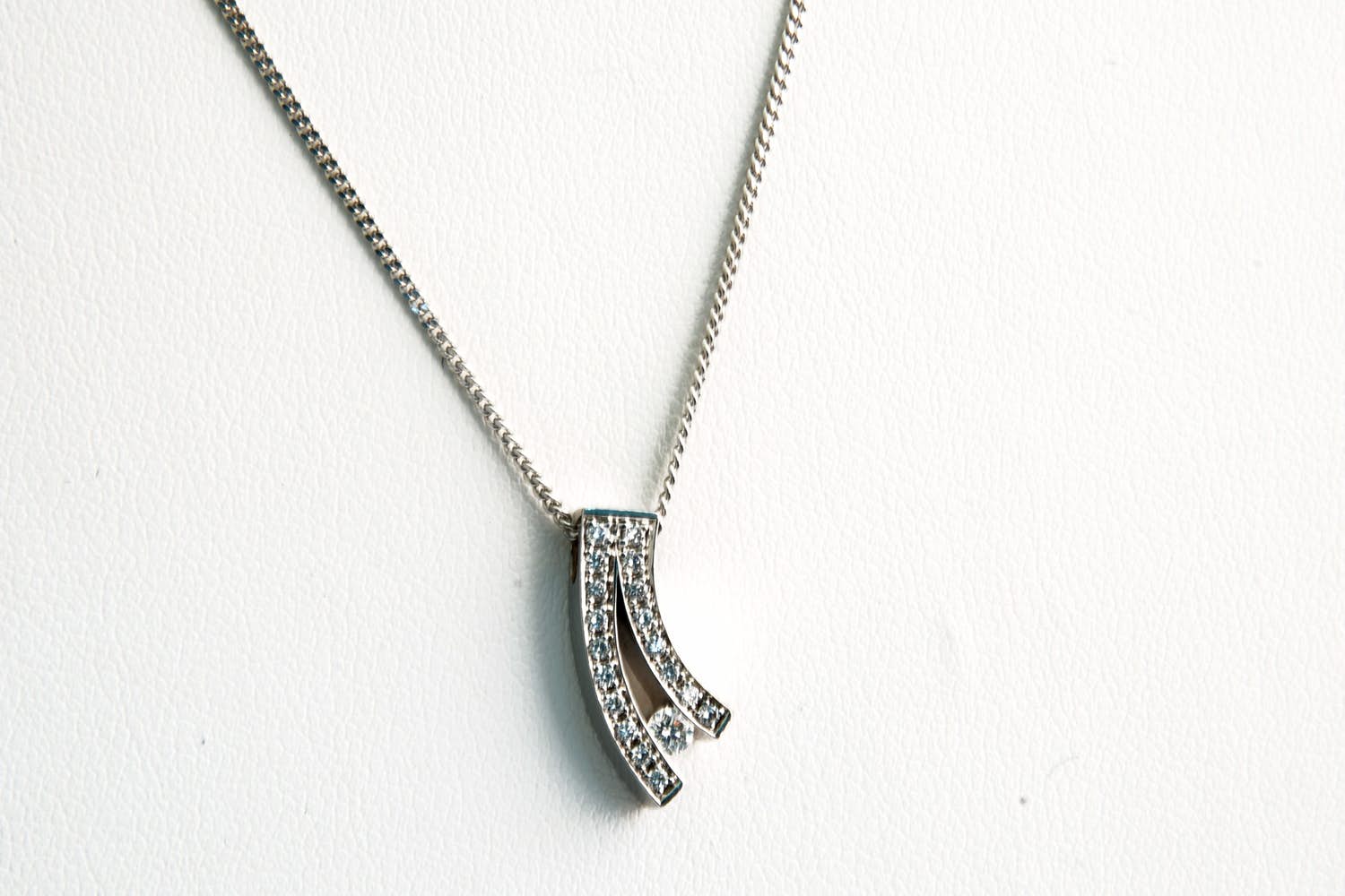 85 - Fijn 14Krt witgouden gourmette collier & (0.15ct) diamanten hanger kopen? Bied vanaf 190!