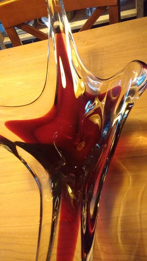 Niet of onleesbaar gesigneerd - Prachtige transparante schaal - bordeaux gevlamd kopen? Bied vanaf 1!