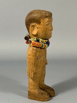 Dogon - 190804 - Tribal used African Venavi EWE figure with old beads - Togo kopen? Bied vanaf 65!