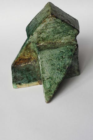 Niet of onleesbaar gesigneerd - kubistisch aardewerk object - niet gesigneerd kopen? Bied vanaf 1!