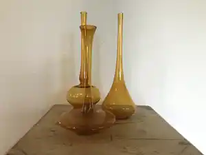 Niet of onleesbaar gesigneerd - 3 laboratoriumglas vaasjes verkocht voor € 1!