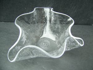 Kosta Boda - Ulrica Hydman Vallien - Glazen schaal "Open Minds" kopen? Bied vanaf 45!