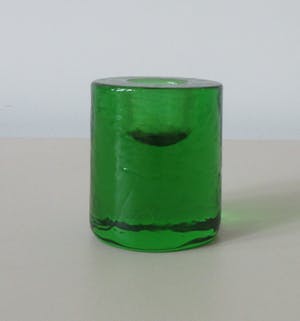 Niet of onleesbaar gesigneerd - Set van drie vintage groene ijsblok glazen kandelaars kopen? Bied vanaf 1!
