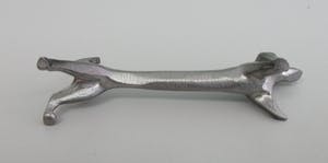 Curiosa - Zes mooie metalen messenleggers in de vorm van een teckel kopen? Bied vanaf 1!