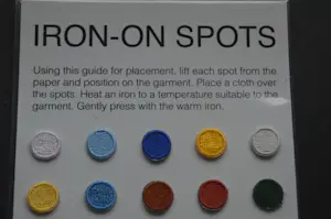 Damien Hirst - 'Iron on spots' kopen? Bied vanaf 40!