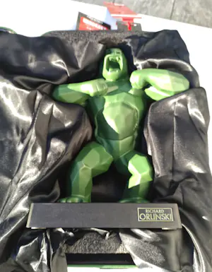 Richard Orlinski - KONG SPEAKER (Kaki Mat) inkl. Trolley / Koffer – Skulptur kopen? Bied vanaf 375!