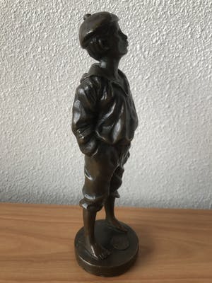 Victor Szczeblewski - Prachtig bronzen beeld - Whistling Boy - van een blootsvoets fluitend jongetje. kopen? Bied vanaf 85!