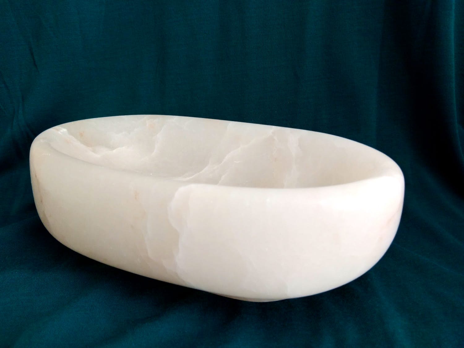 Niet of onleesbaar gesigneerd - Strakke marmeren schaal, ovaal kopen? Bied vanaf 1!