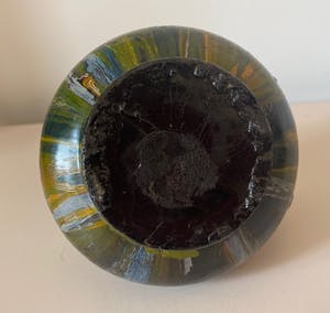 Niet of onleesbaar gesigneerd - Twee aardewerken oorvaasjes voorzien van test glazuur kopen? Bied vanaf 1!