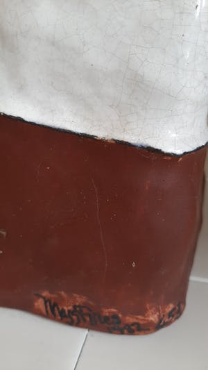 Maggi Giles - Kat op sokkel kopen? Bied vanaf 850!