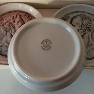 N.V. Porselein- en Tegelfabriek Mosa - Onderzetters, keramiek, van Willem 1, 2 en 3. Nieuwstaat kopen? Bied vanaf 1!