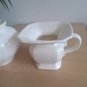 Plateelbakkerij Zenith - Twee bizare kleine vazen kopen? Bied vanaf 40!