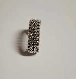 stoere  ring met vossenstaartschakel gecombineerd met zilveren bolletjes. kopen? Bied vanaf 55!