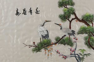 Niet of onleesbaar gesigneerd - Oosters borduursel op zijde, Twee kraanvogels - Ingelijst kopen? Bied vanaf 1!