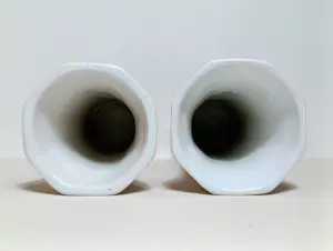 Royal Boch - Een paar Boch "Cornet" vazen. Periode bekend als "De schilderskamer". kopen? Bied vanaf 118!