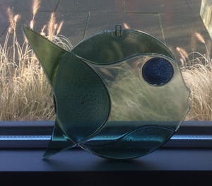 Niet of onleesbaar gesigneerd - Drie raamhangers: uil, kikker, vis kopen? Bied vanaf 1!