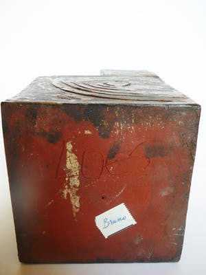 Niet of onleesbaar gesigneerd - Gestapelde kubussen -chamotte klei- kopen? Bied vanaf 10!