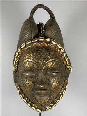 Pumu - Tribal used Old African female Bronze mask from the Punu with Cap - Gabon. kopen? Bied vanaf 125!