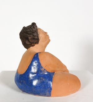Niet of onleesbaar gesigneerd - Aardewerk, Zittende dame in badkleding kopen? Bied vanaf 1!