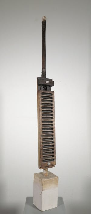 Ron van der Werf - Beeld in gemengde techniek, o.a. hout en kunststof, Zonder titel kopen? Bied vanaf 1!