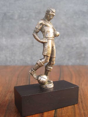 Brons (Onbekend) - De voetballer kopen? Bied vanaf 17!