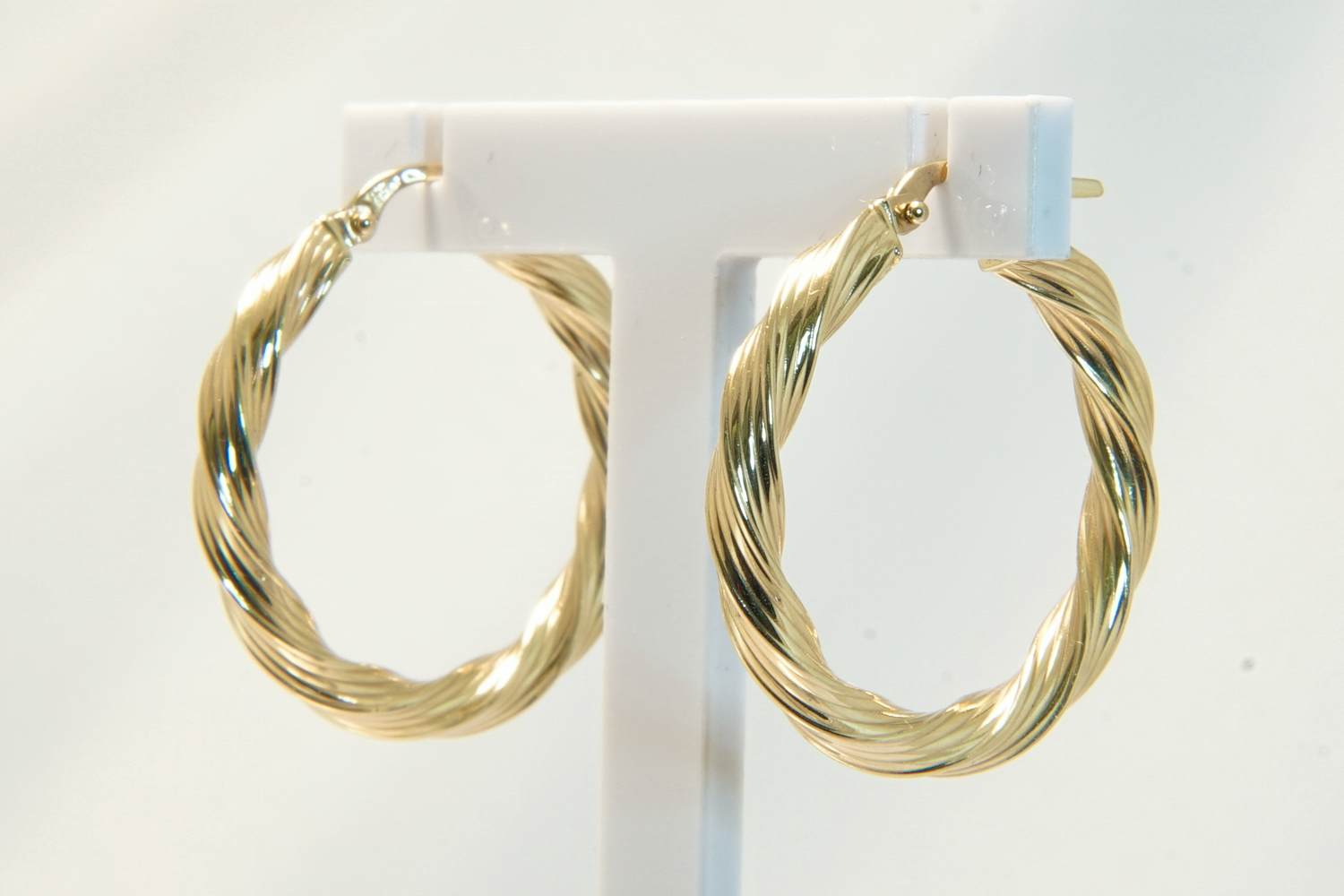 89 - 14 karaats paar geelgouden holle gedraaide oorringen verkocht voor € 195!