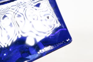 Daum Nancy - Blauwglazen object met bolvormige uitsparingen kopen? Bied vanaf 1!