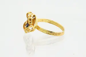 6 - Aparte opengewerkt & bloem-vormige 18 Krt geel gouden ring met kleurstenen kopen? Bied vanaf 190!