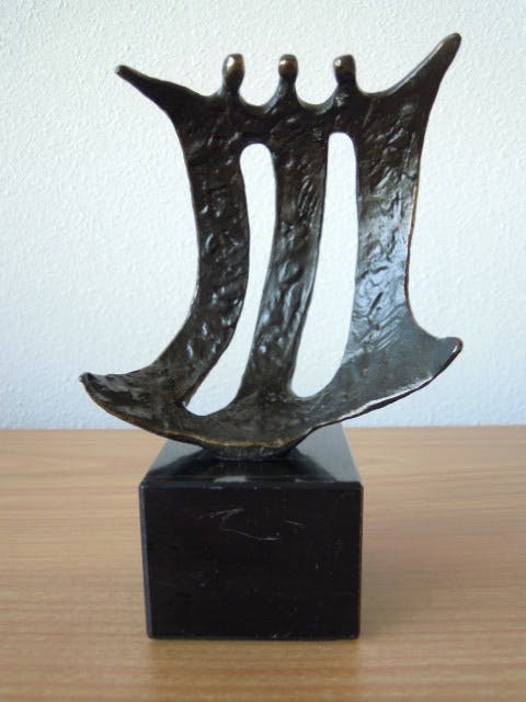 Bernadette Leijdekkers - Prachtig zwaar bronzen beeld met 3 figuren verkocht voor € 45!