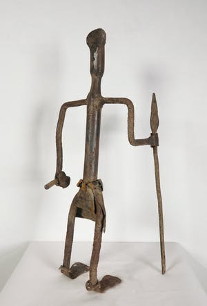 Fon - Zeldzaam beeld van ijzer, Strijder met een speer en hak kopen? Bied vanaf 1!