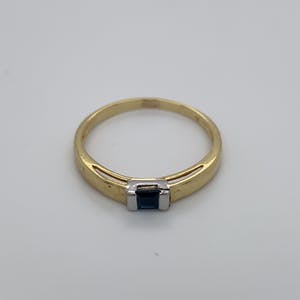 14kt bicolor ring met princess geslepen saffier, mt 55/17,5, 1,65gr kopen? Bied vanaf 90!