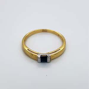 14kt bicolor ring met princess geslepen saffier, mt 55/17,5, 1,65gr verkocht voor € 90!