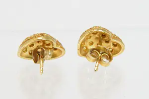 13 - Mooie set hart-vormige 18krt geel-gouden oorstekers met nugget-afwerking kopen? Bied vanaf 280!