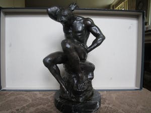 Niet of onleesbaar gesigneerd - Bronzen figuur...... vertwijfeling kopen? Bied vanaf 1!
